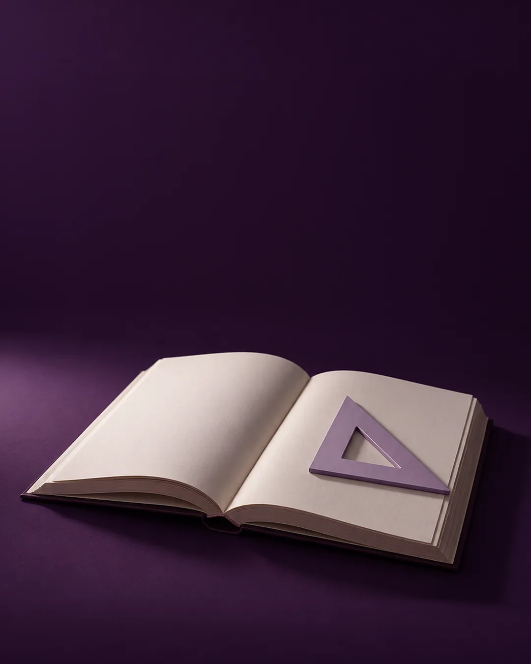 Um livro aberto com um esquadro